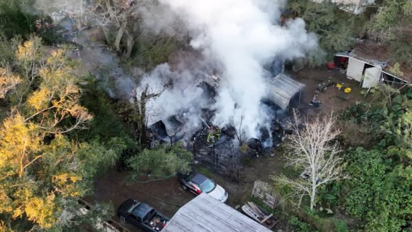 Polk County Firefighters Contain Heavy Fire at Auburndale Mobile Home