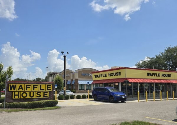 Bartow Man Sues Waffle House, Claims Advertisement Distracted Him Before Fall